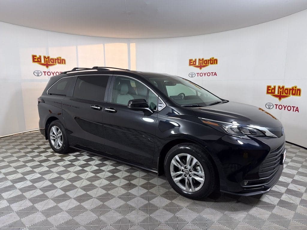 2025 Toyota Sienna XLE — photo 1 of 5