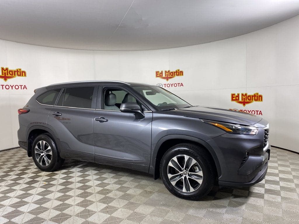 2025 Toyota Highlander XLE — photo 1 of 5