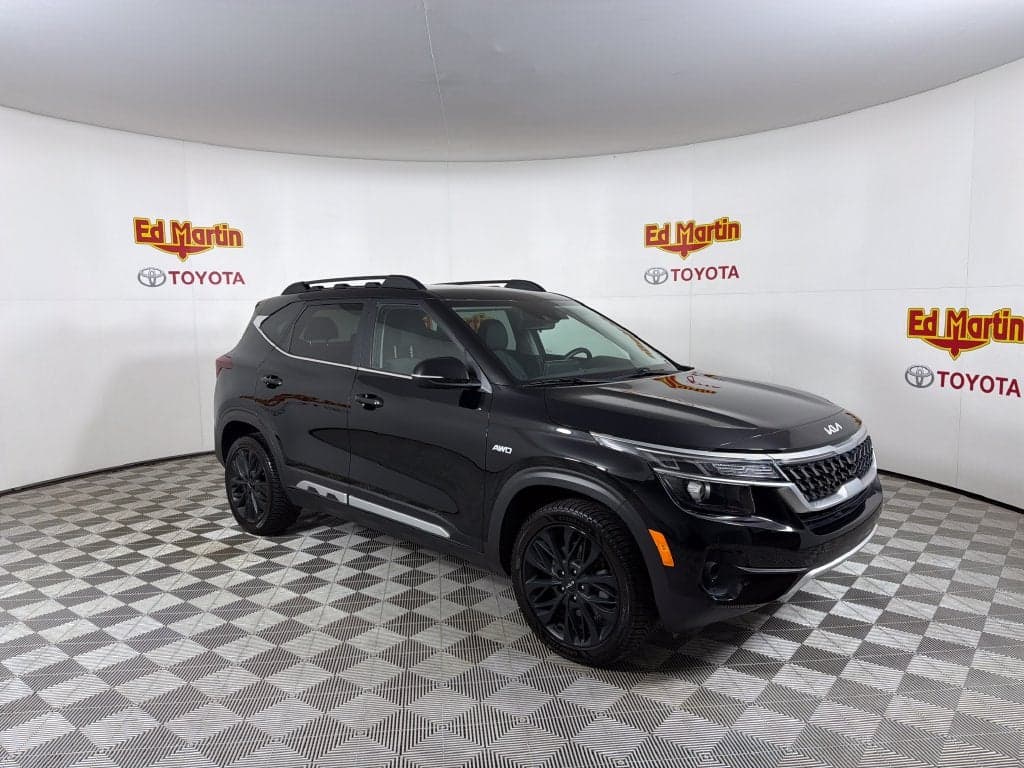 2023 Kia Seltos Nightfall — photo 1 of 5