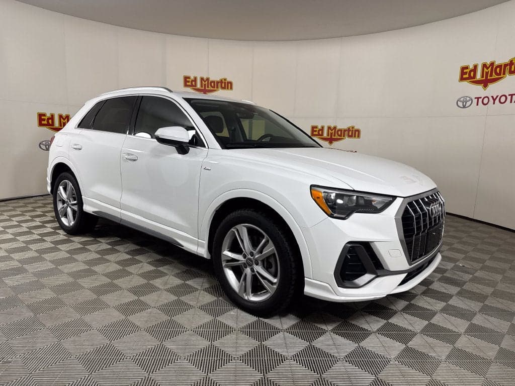 2020 Audi Q3 S line Premium — photo 1 of 5