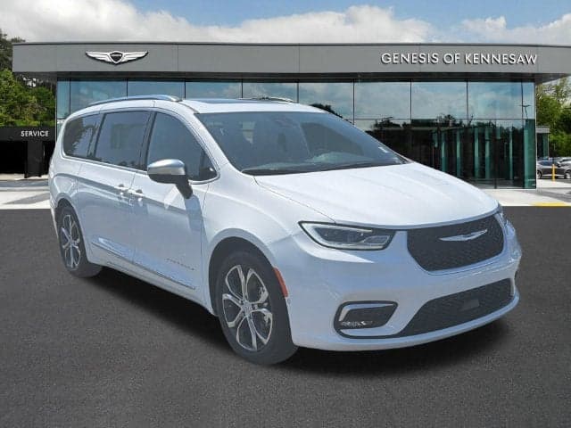 2026 Chrysler Pacifica Pinnacle — photo 1 of 5