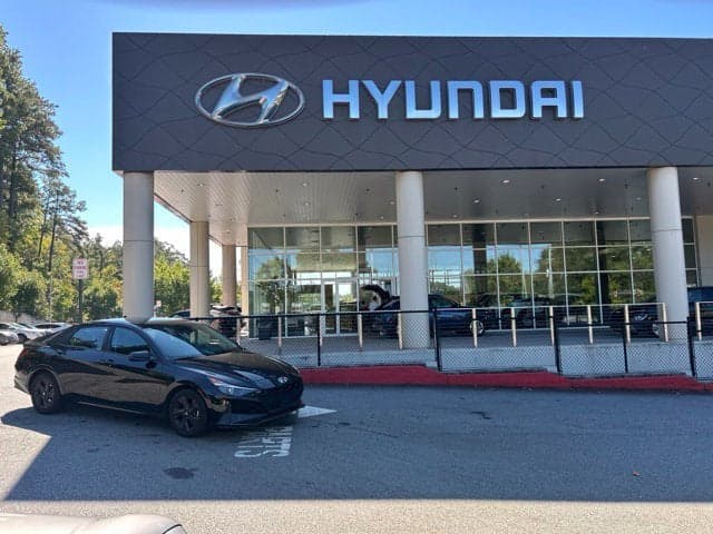 2021 Hyundai Elantra SEL — photo 1 of 5