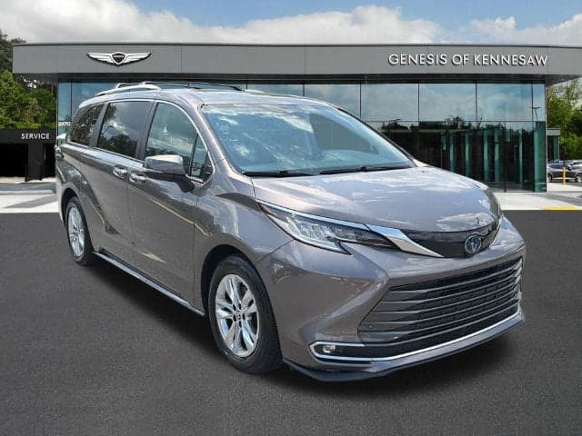 2022 Toyota Sienna Limited — photo 1 of 5