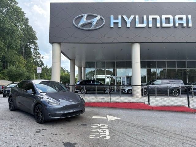 2023 Tesla Model Y Standard Range — photo 1 of 28