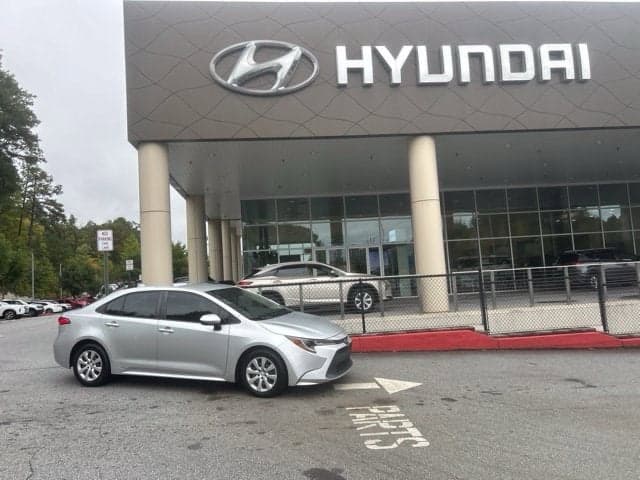2020 Toyota Corolla LE — photo 1 of 23