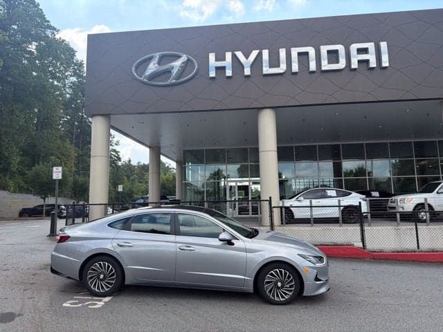 2023 Hyundai Sonata Hybrid Limited — photo 1 of 13