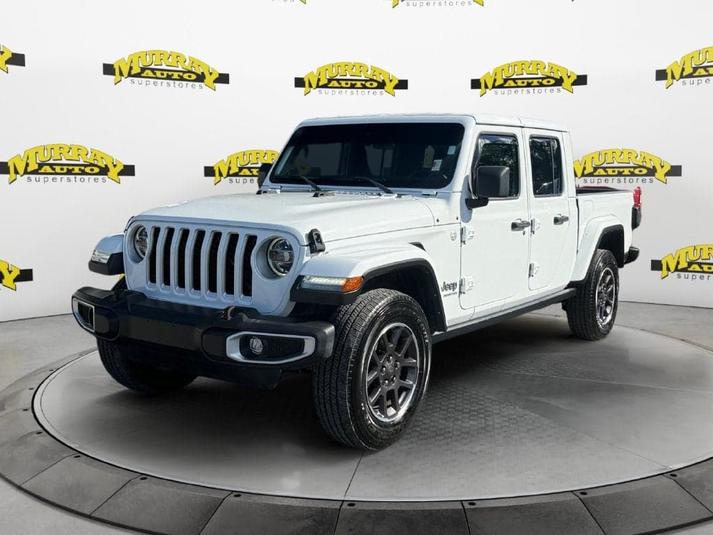 2022 Jeep Gladiator Overland — photo 1 of 32