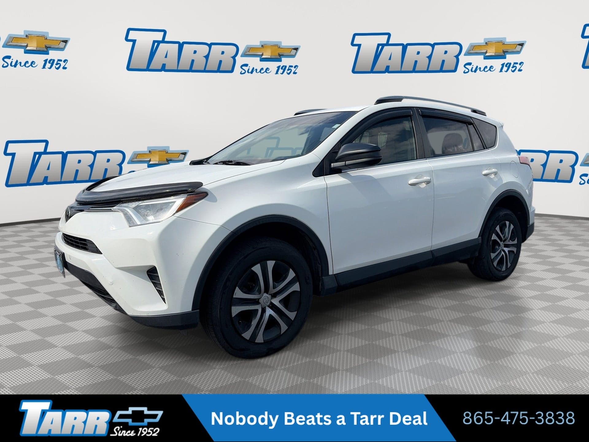 2018 Toyota RAV4 LE — photo 1 of 9