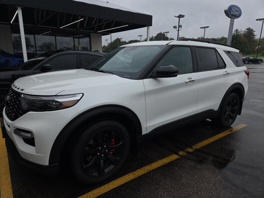 2024 Ford Explorer ST — photo 1 of 8