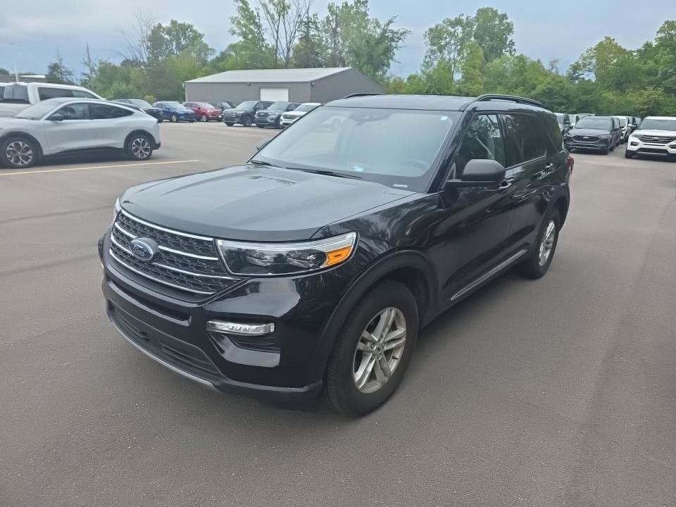 2024 Ford Explorer XLT — photo 1 of 7