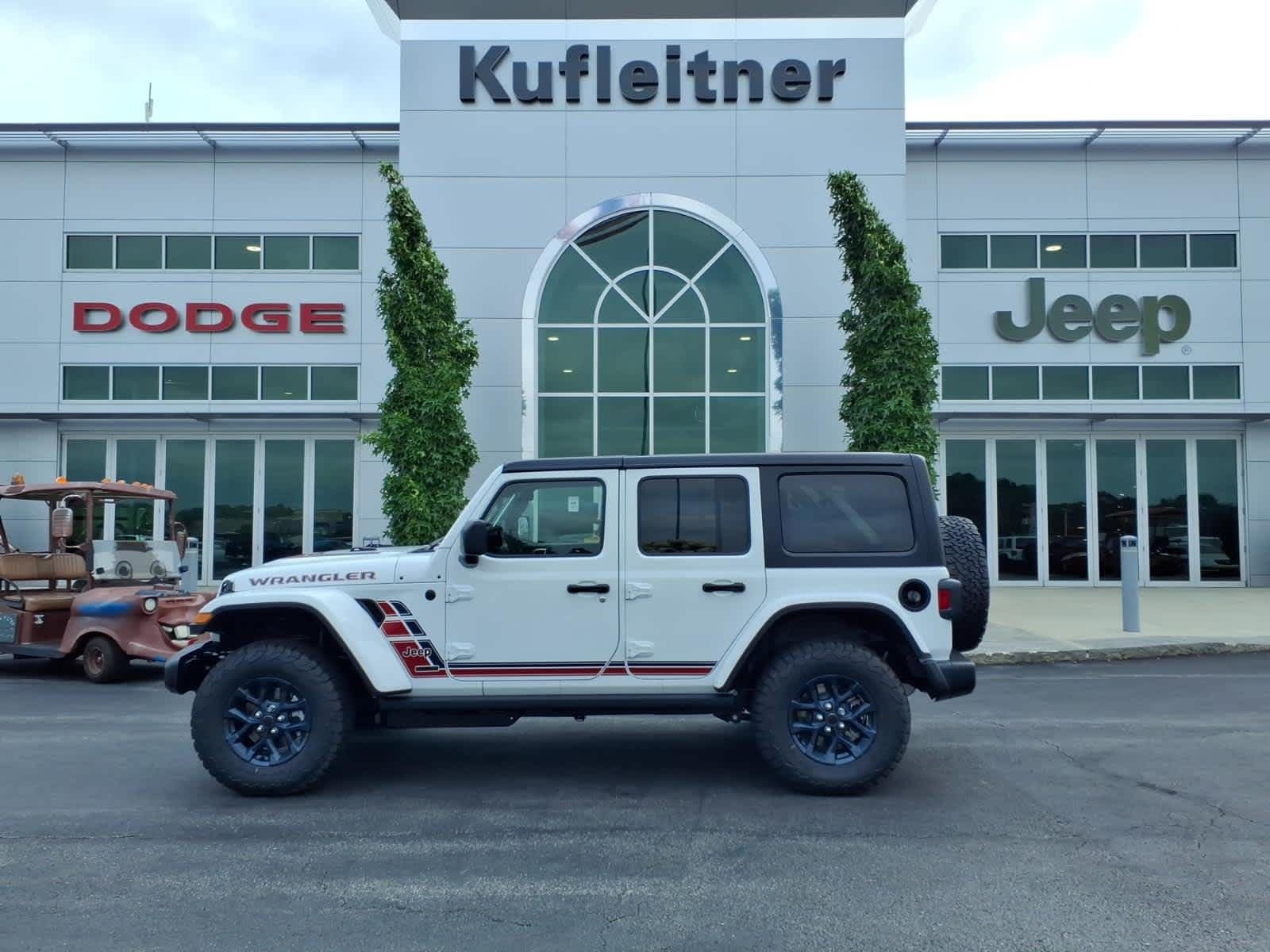 2026 Jeep Wrangler Base — photo 1 of 15