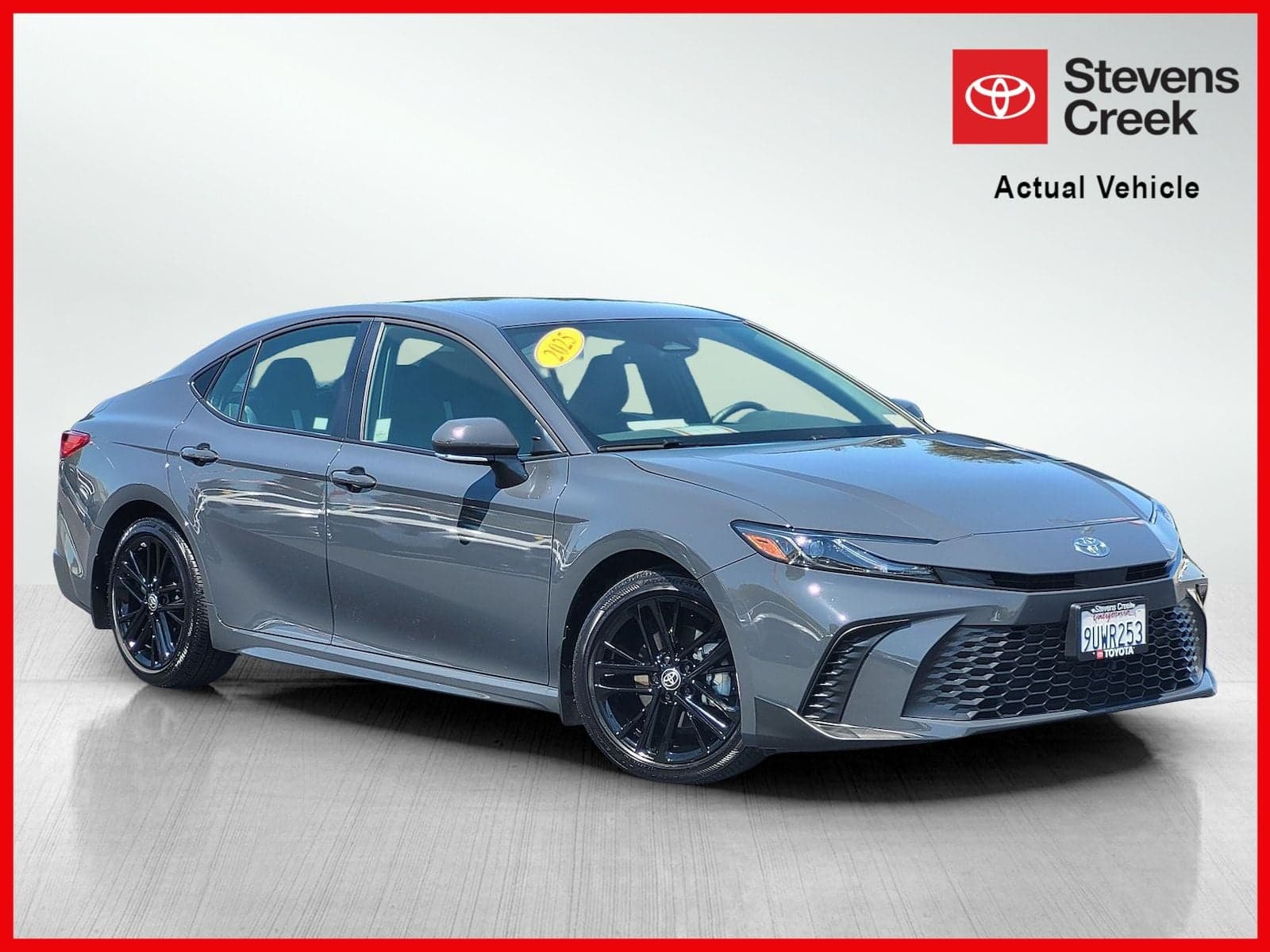 2025 Toyota Camry SE — photo 1 of 40