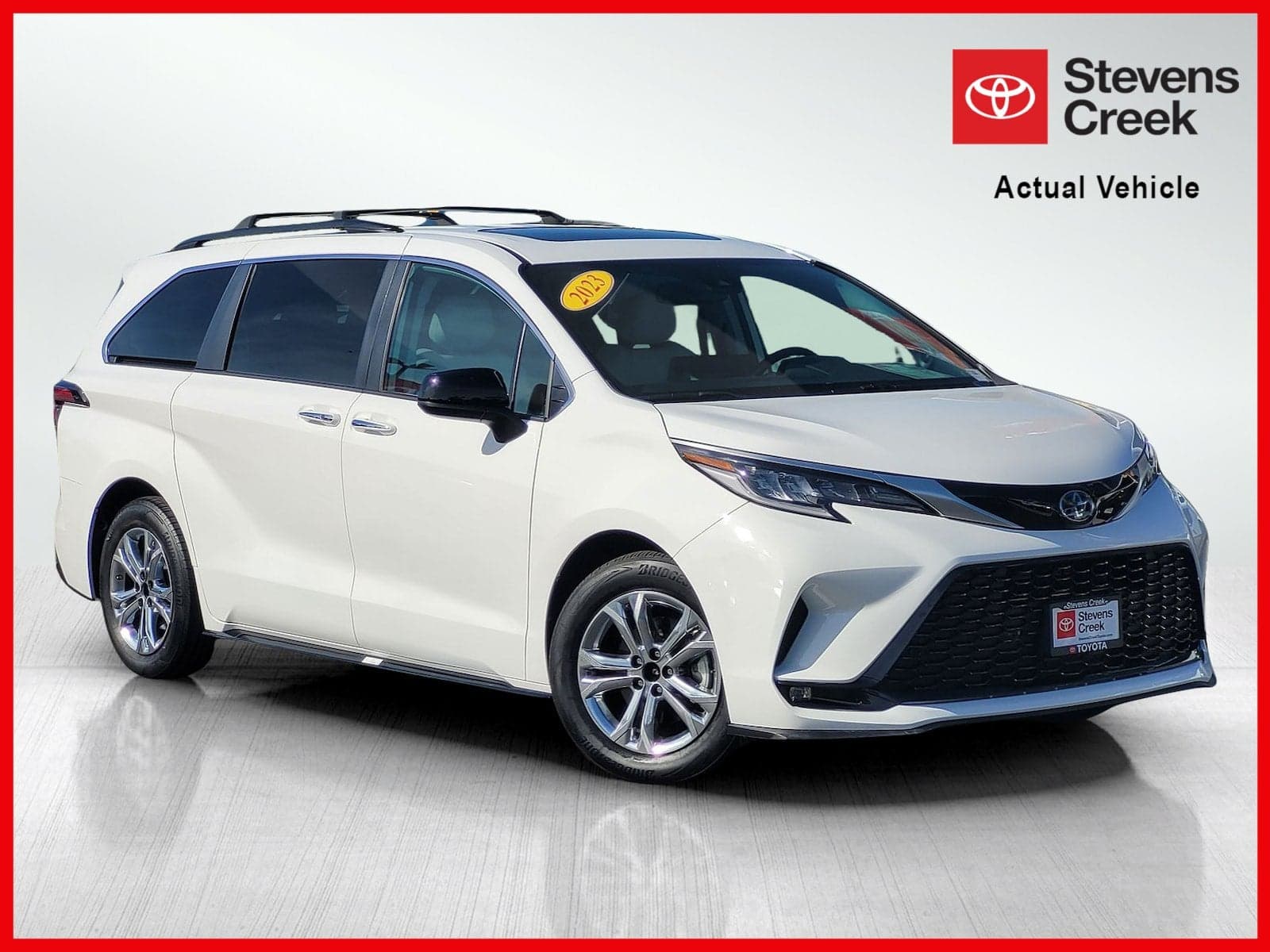 2023 Toyota Sienna XSE — photo 1 of 5