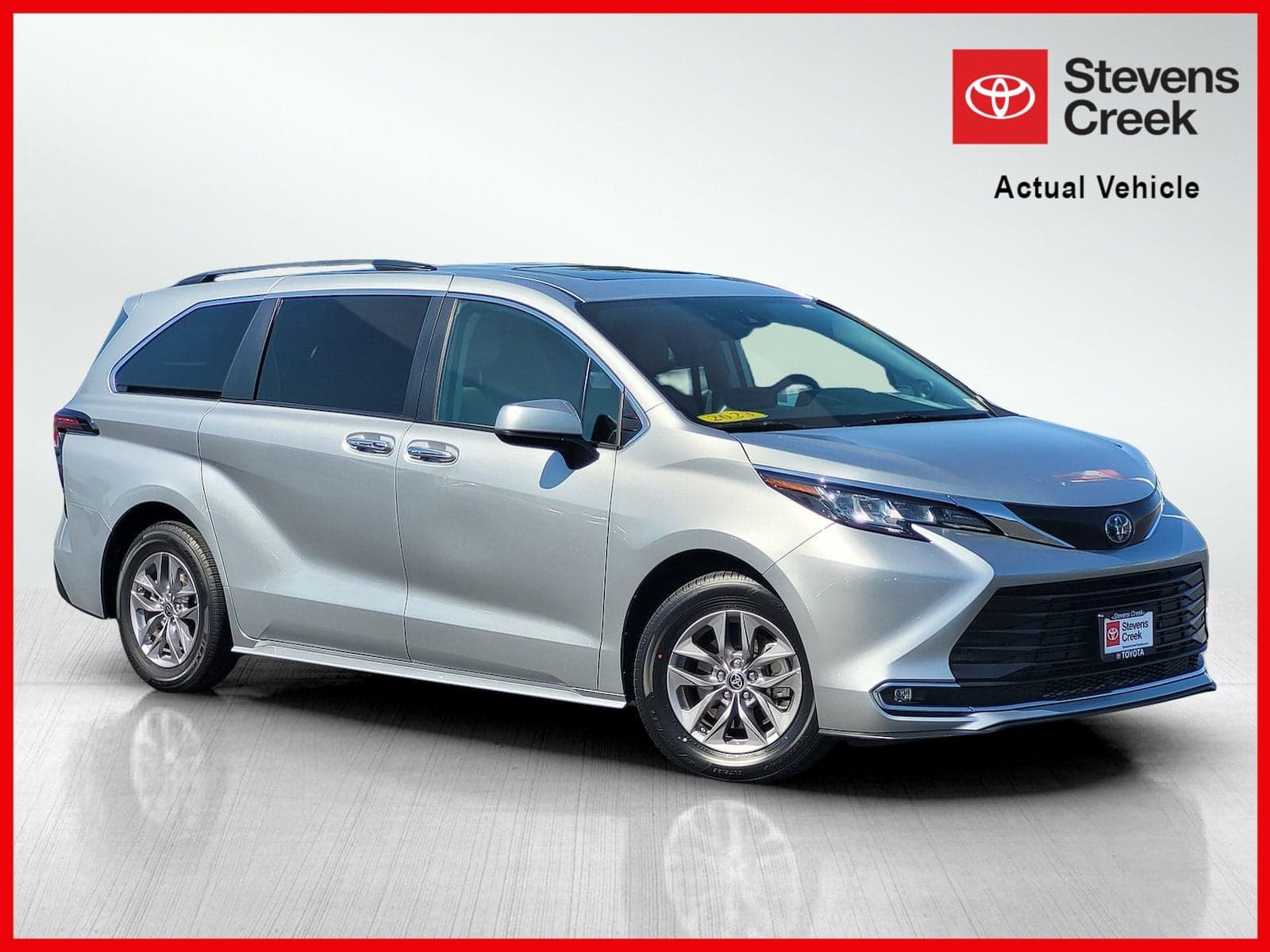 2023 Toyota Sienna XLE — photo 1 of 5