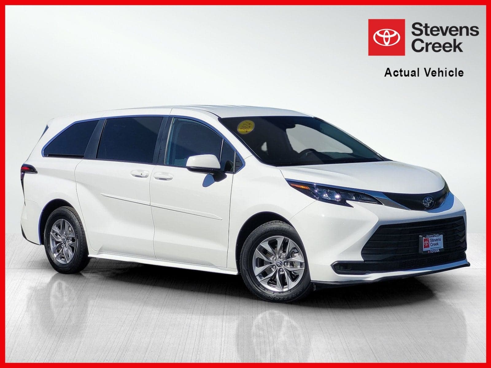 2024 Toyota Sienna LE — photo 1 of 5