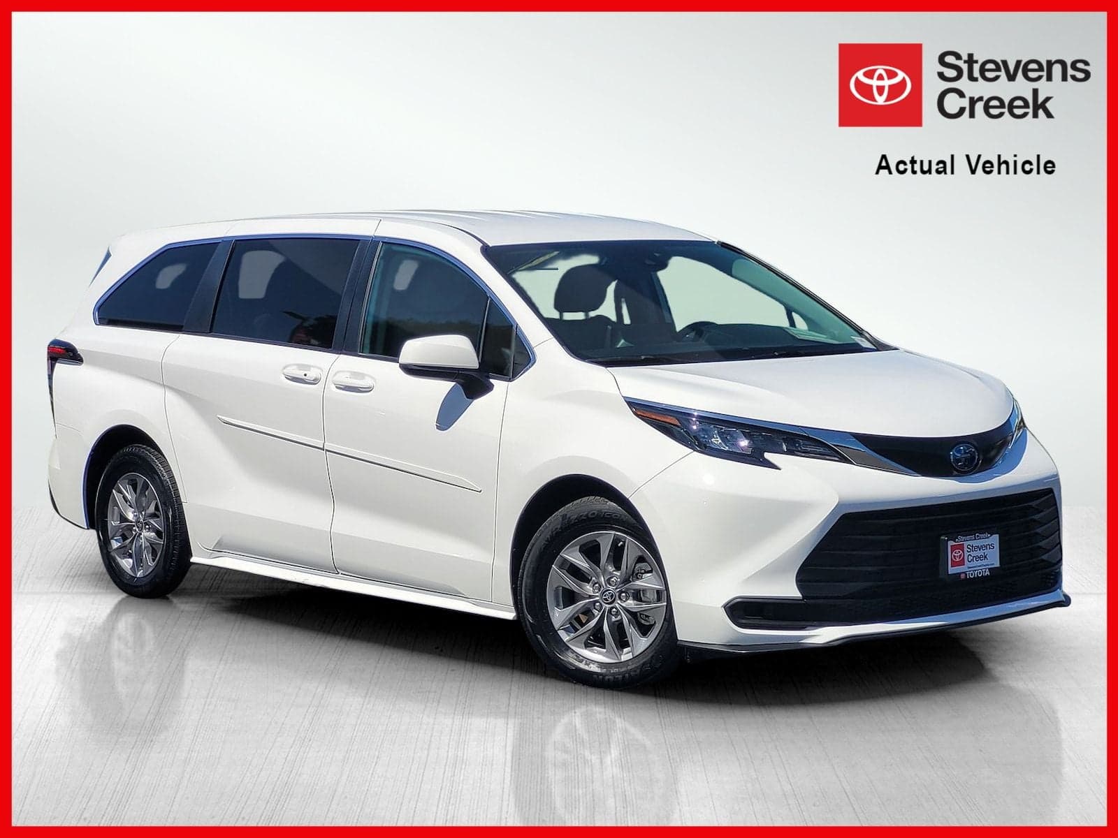 2024 Toyota Sienna LE — photo 1 of 21