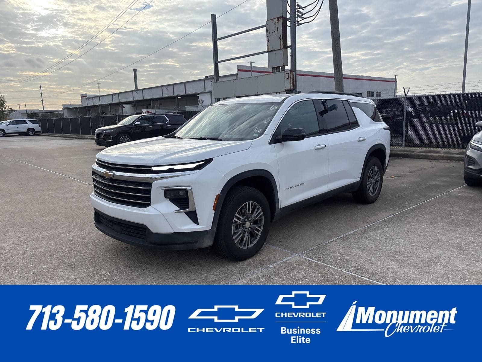 2025 Chevrolet Traverse FWD LT — photo 1 of 5