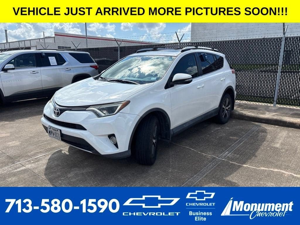 2016 Toyota RAV4 XLE — photo 1 of 12