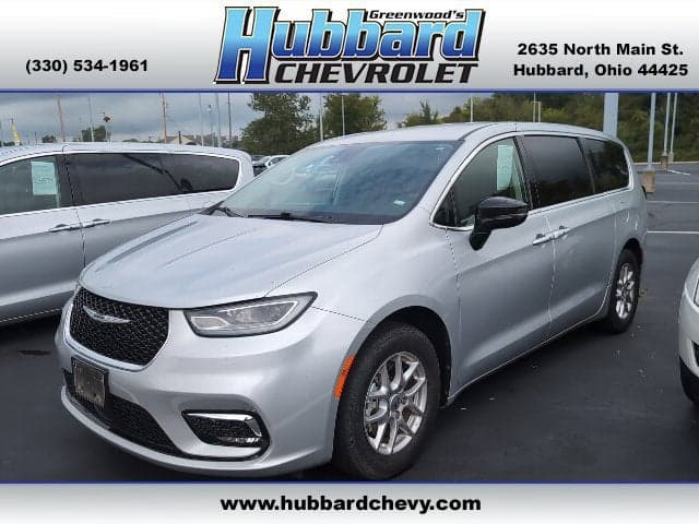 2024 Chrysler Pacifica Touring L — photo 1 of 2