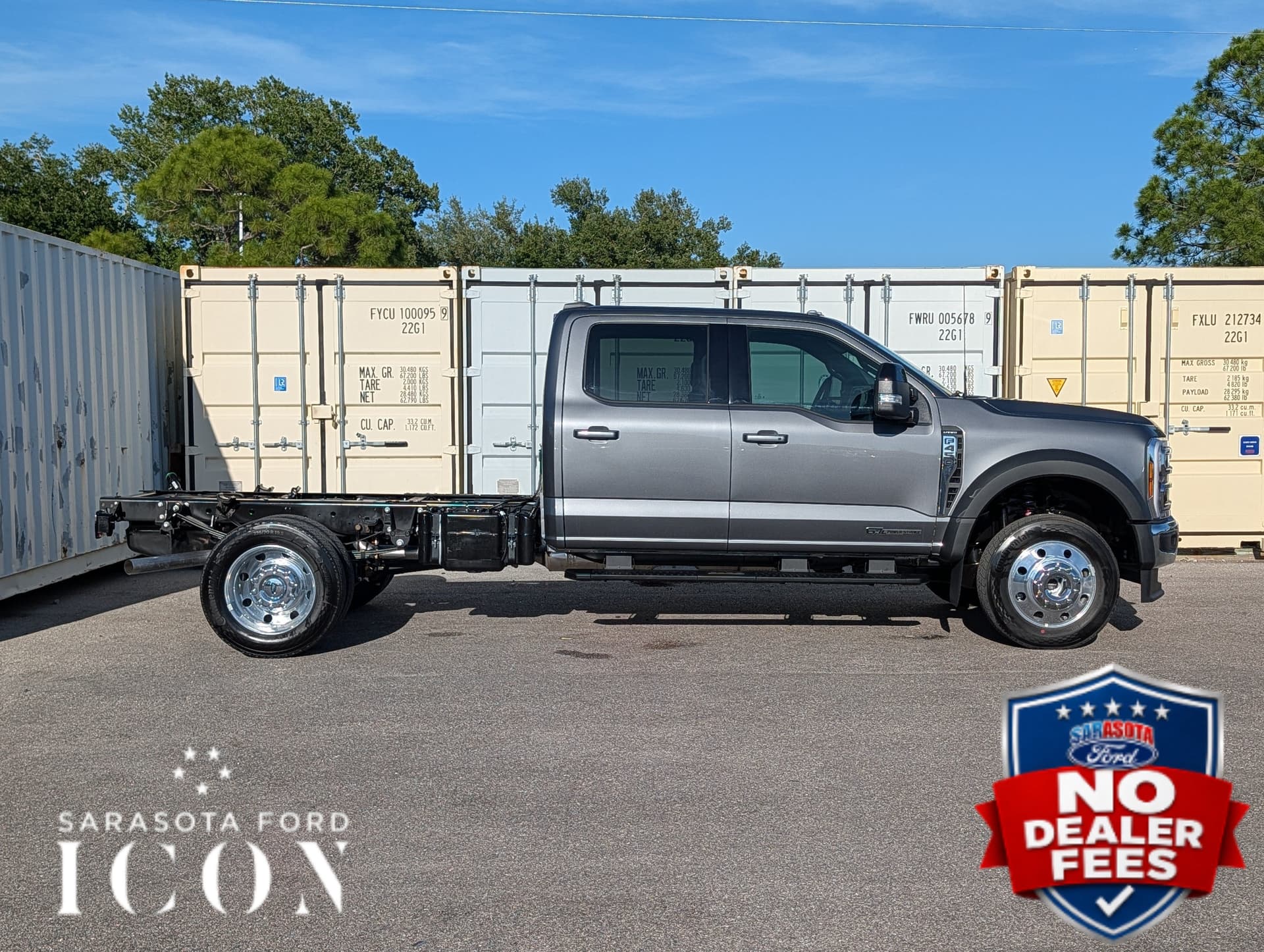 2026 Ford Super Duty F-450 DRW LARIAT — photo 1 of 5
