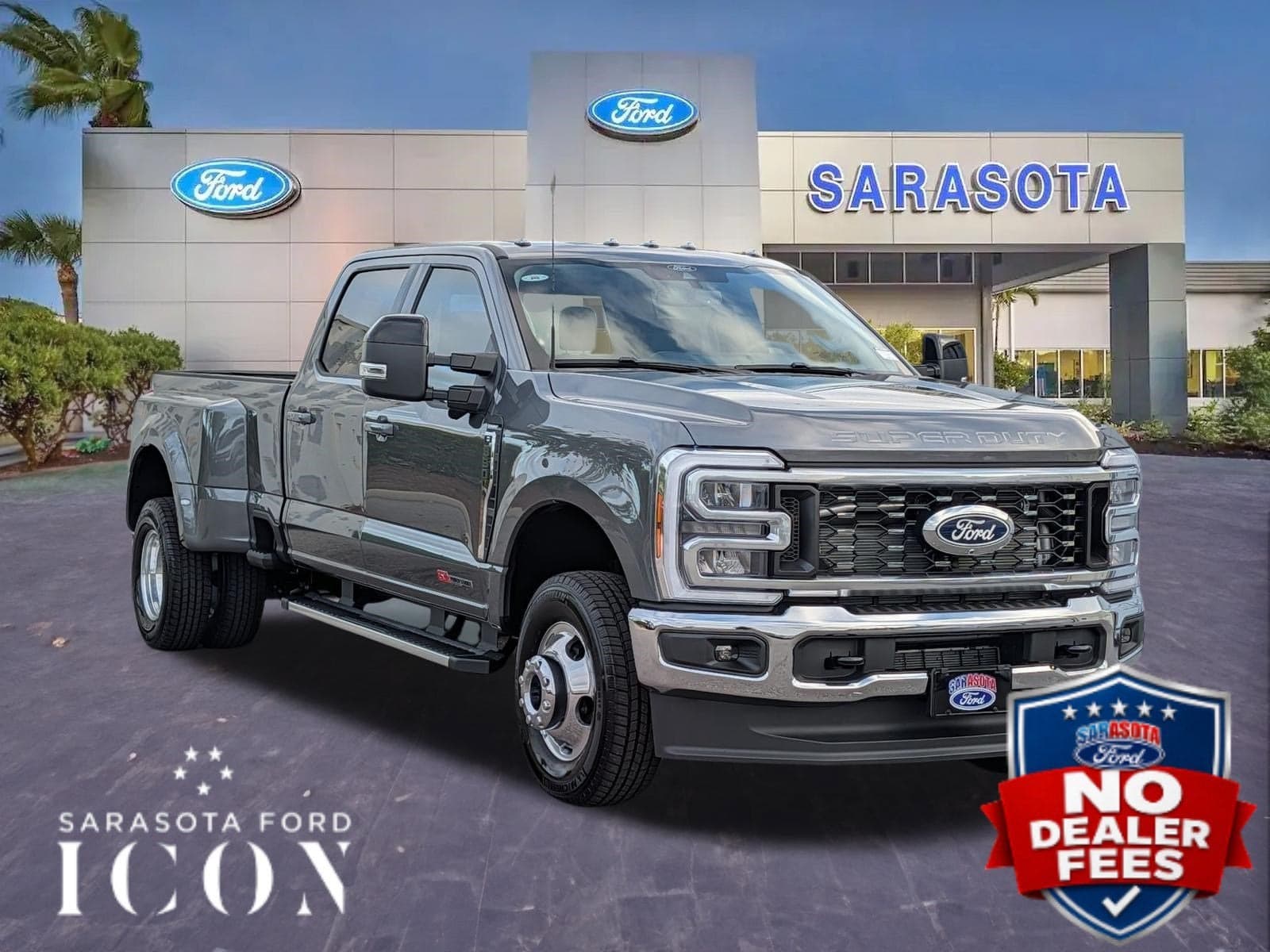 2027 Ford Super Duty F-350 DRW LARIAT — photo 1 of 5