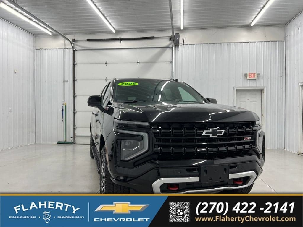 2025 Chevrolet Suburban Z71 — photo 1 of 35