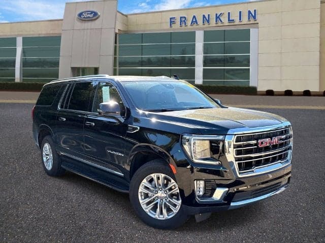 2023 GMC Yukon XL SLT — photo 1 of 12