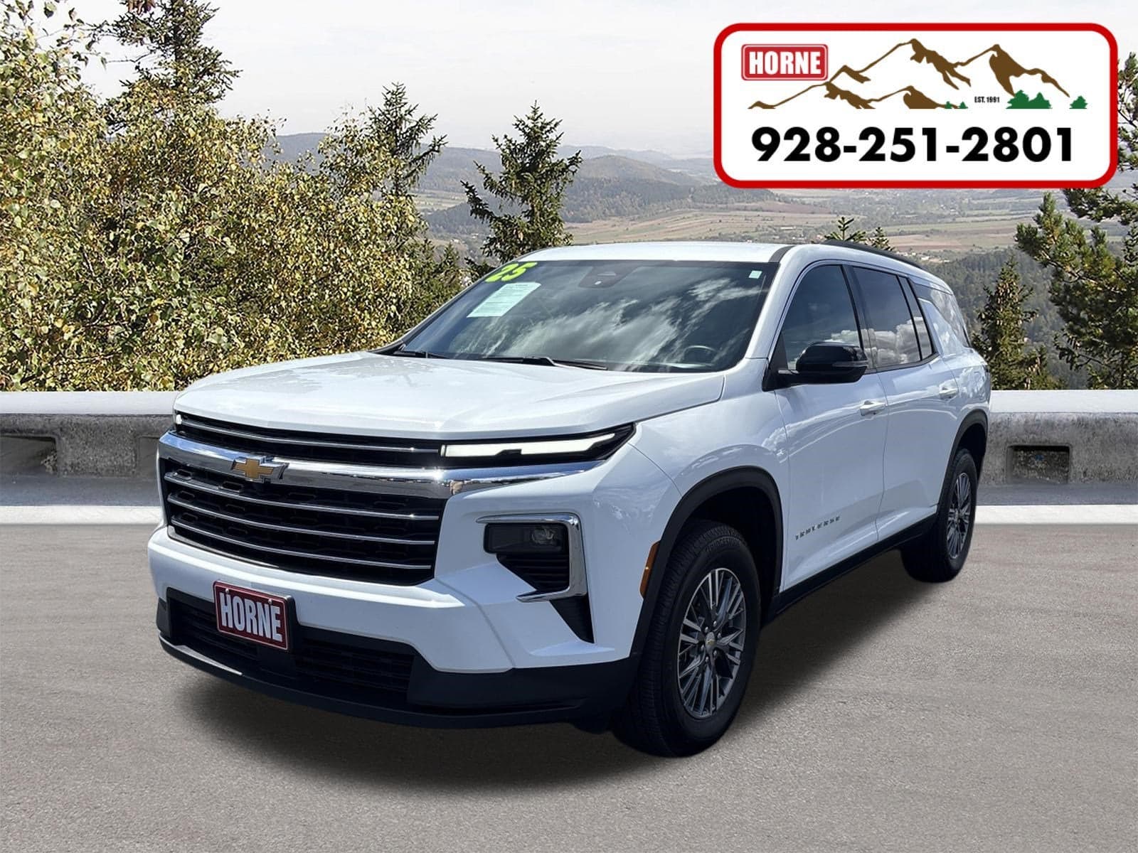 2025 Chevrolet Traverse LT — photo 1 of 44
