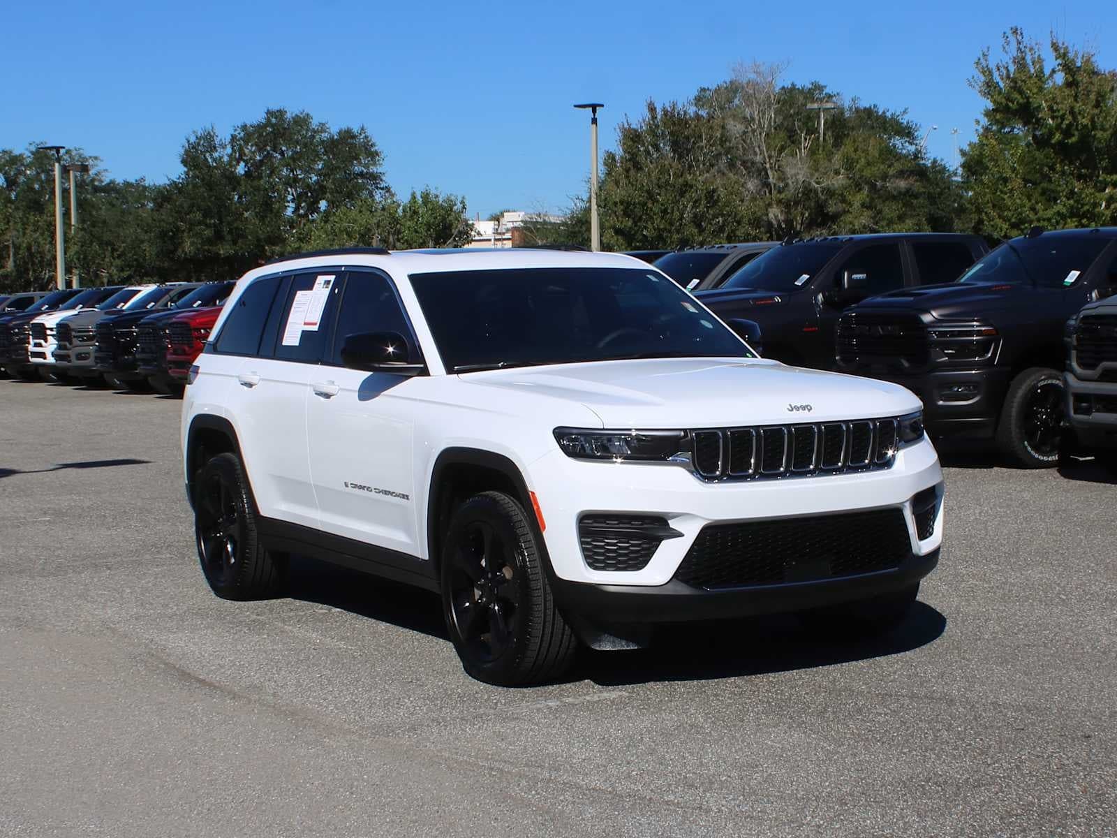 2025 Jeep Grand Cherokee Laredo X — photo 1 of 5