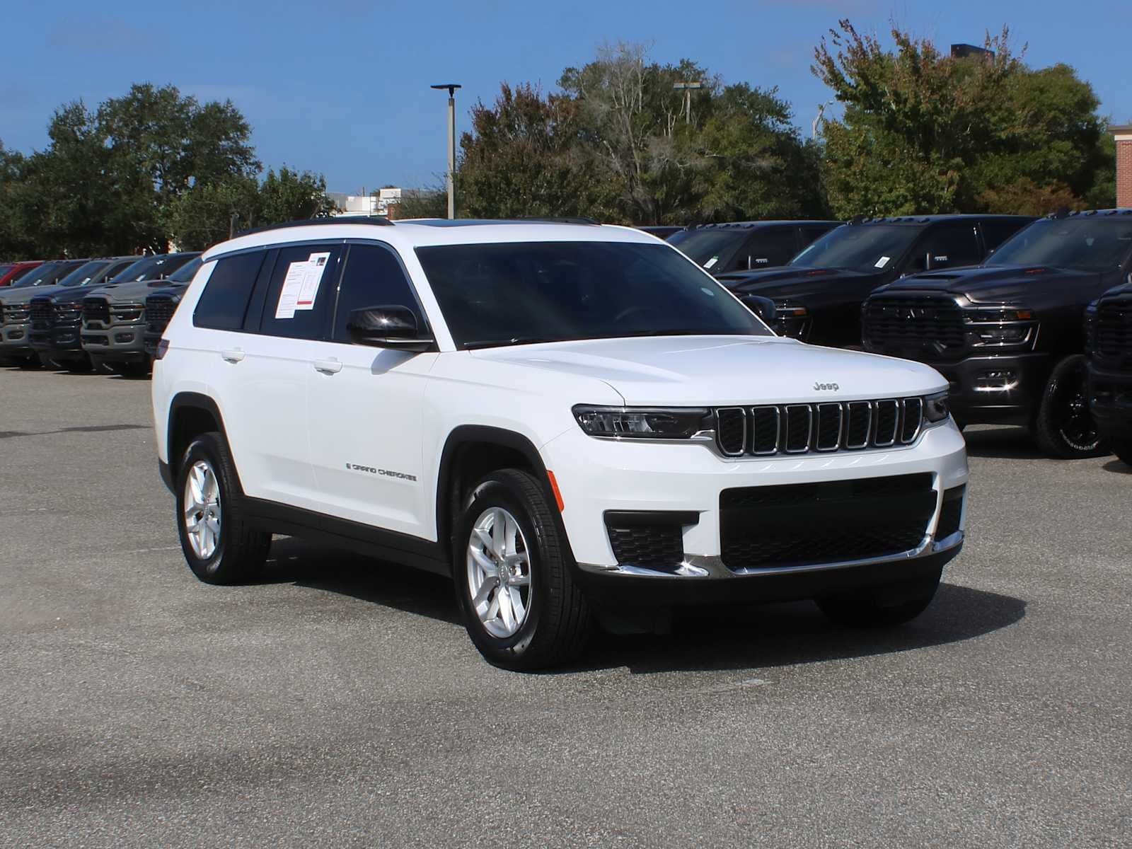 2025 Jeep Grand Cherokee L Laredo X — photo 1 of 5