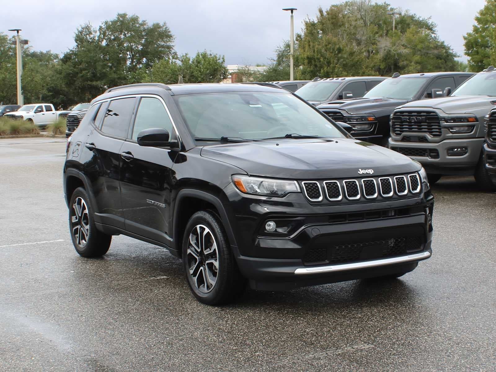 2023 Jeep Compass Limited — photo 1 of 5