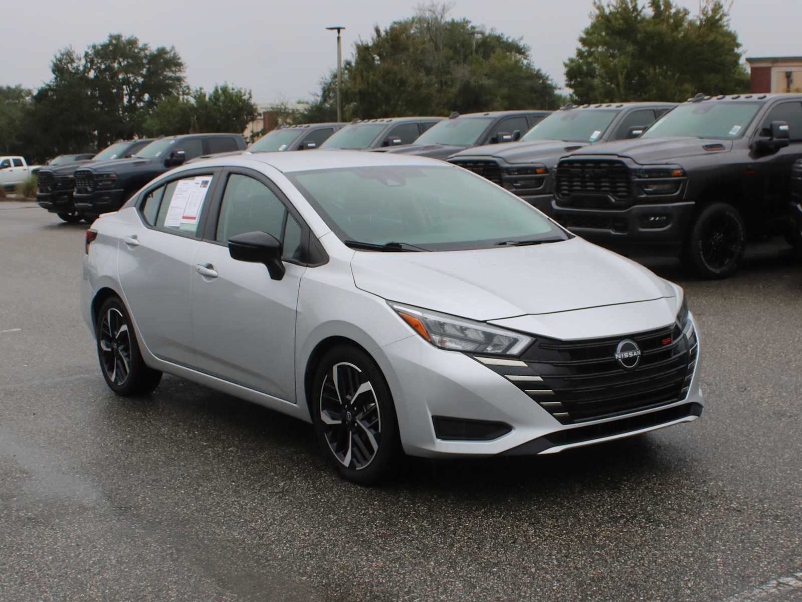 2024 Nissan Versa SR — photo 1 of 5