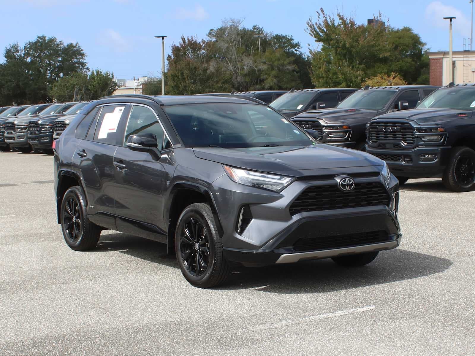 2025 Toyota RAV4 Hybrid XSE — photo 1 of 5