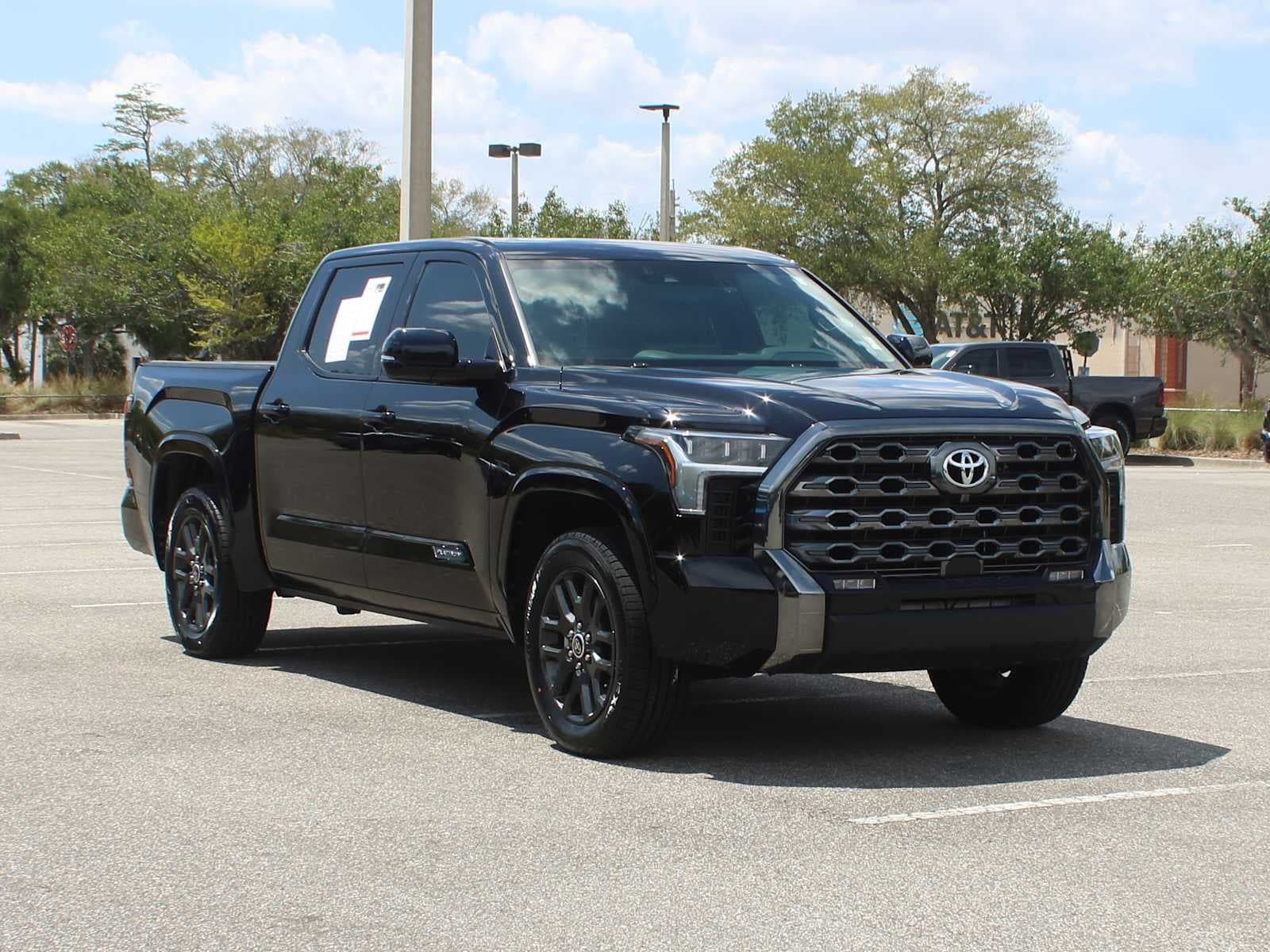 2023 Toyota Tundra 4WD Platinum — photo 1 of 5