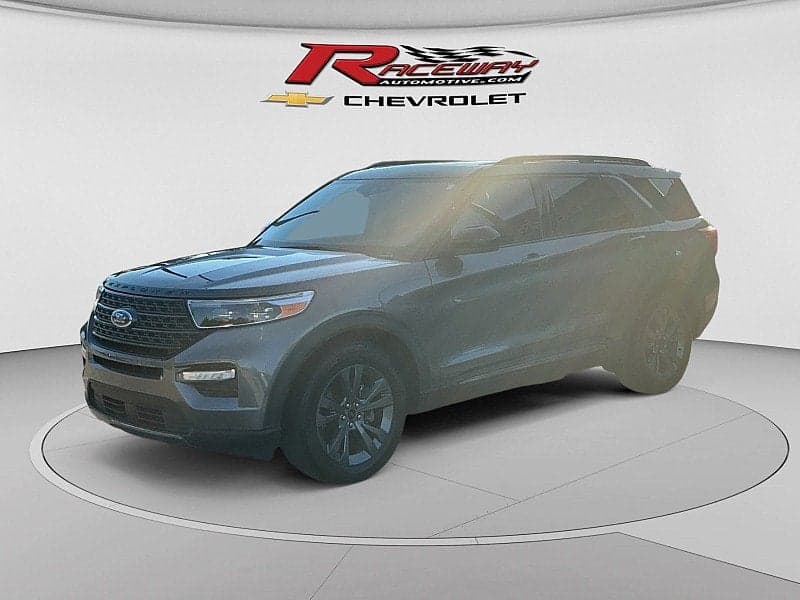 2023 Ford Explorer XLT — photo 1 of 16