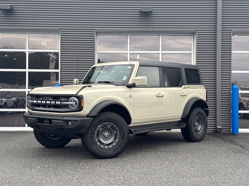 2025 Ford Bronco Outer Banks — photo 1 of 5