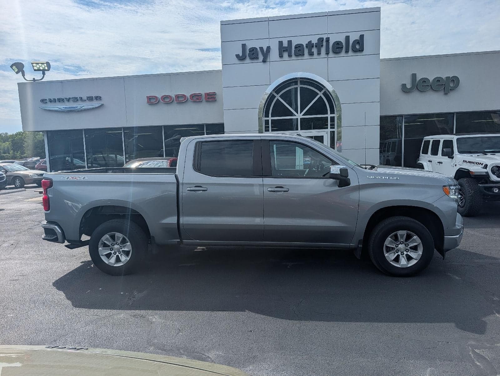 2023 Chevrolet Silverado 1500 LT — photo 1 of 36