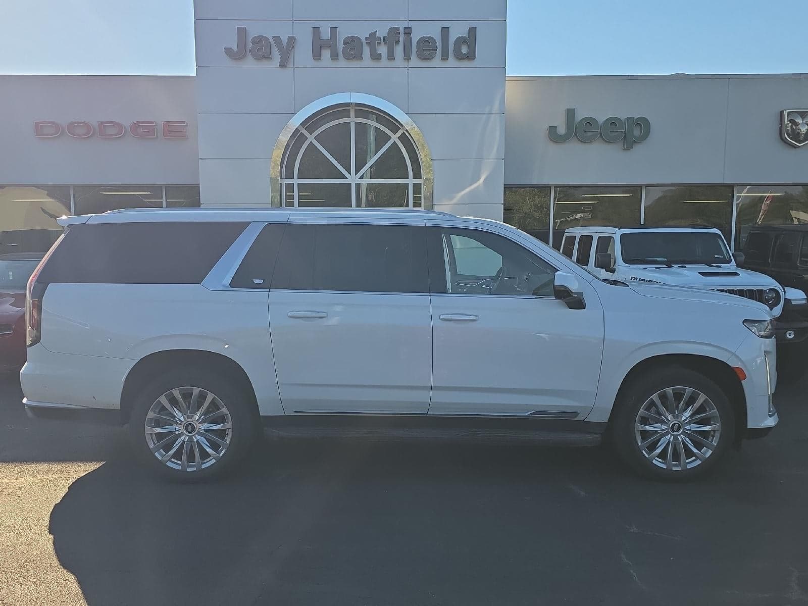 2023 Cadillac Escalade ESV 4WD Premium Luxury — photo 1 of 5