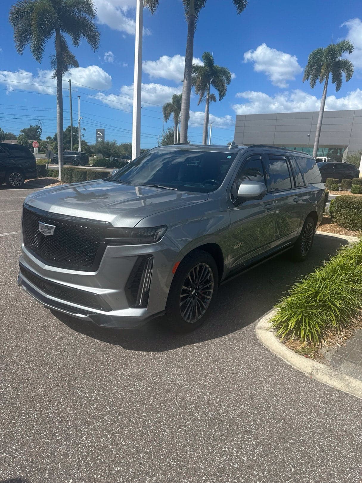 2023 Cadillac Escalade ESV AWD V-Series — photo 1 of 3