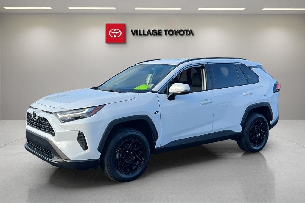 2023 Toyota RAV4 XLE — photo 1 of 5