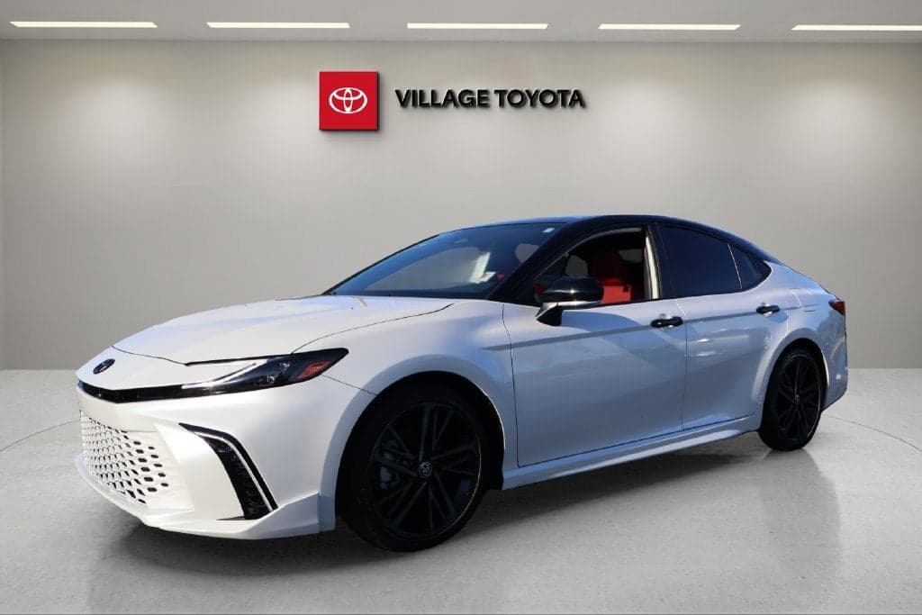 2025 Toyota Camry LE — photo 1 of 28