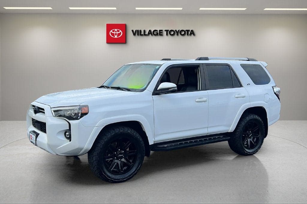 2024 Toyota 4Runner SR5 Premium — photo 1 of 5