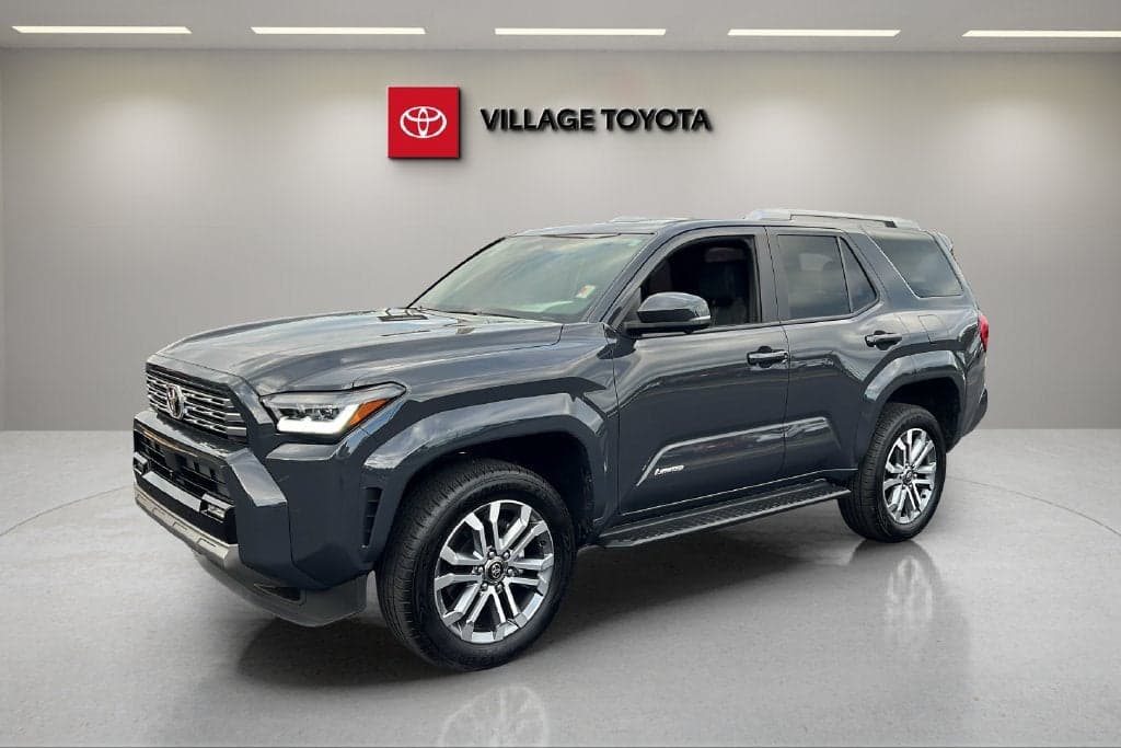 2025 Toyota 4Runner SR5 — photo 1 of 28