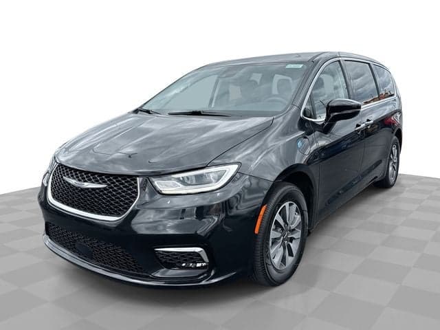 2024 Chrysler Pacifica Hybrid Select — photo 1 of 27