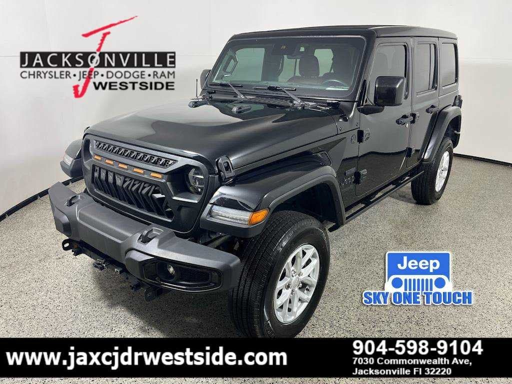 2020 Jeep Wrangler Unlimited Sahara Altitude — photo 1 of 27