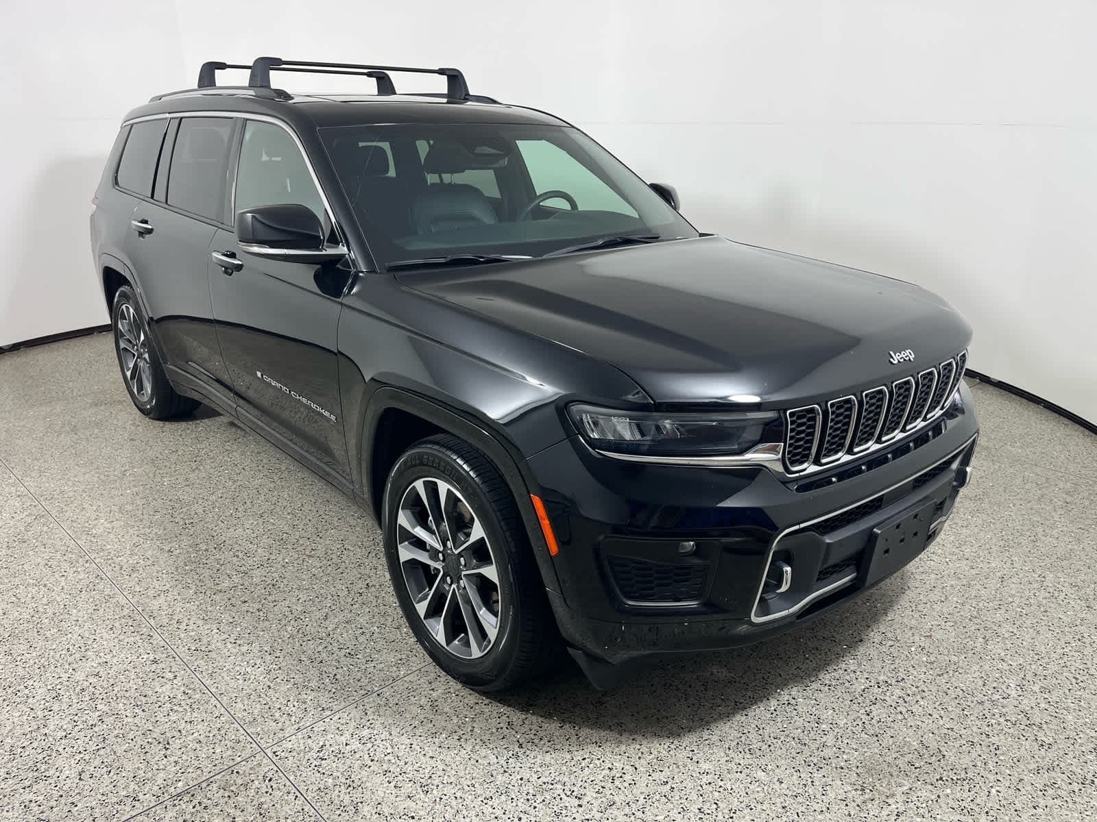 2023 Jeep Grand Cherokee L Overland — photo 1 of 29