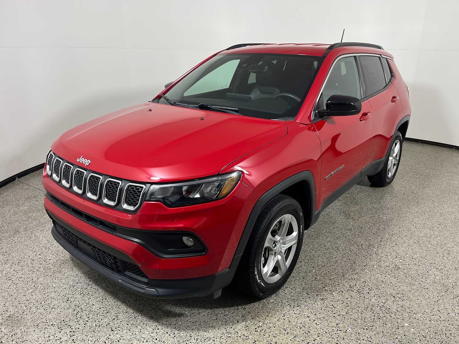 2024 Jeep Compass Latitude — photo 1 of 27