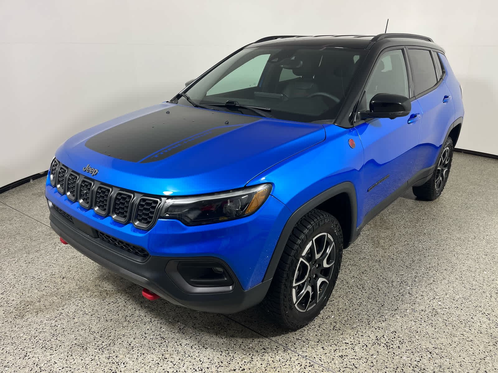 2025 Jeep Compass Trailhawk — photo 1 of 30