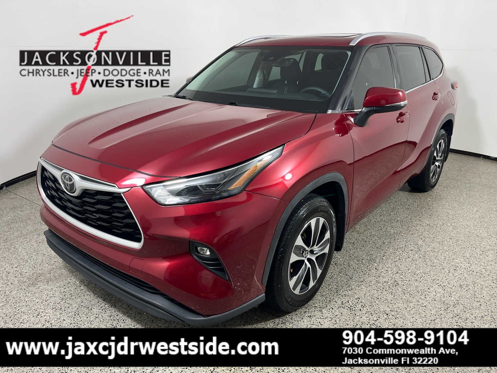 2022 Toyota Highlander XLE — photo 1 of 28