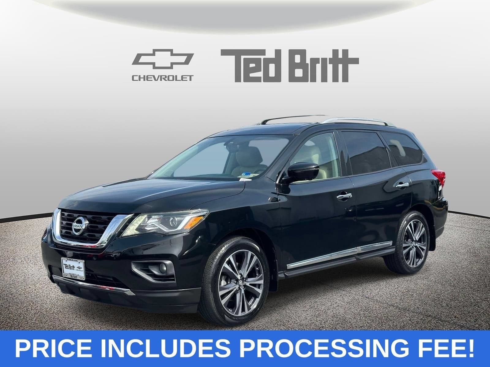 2017 Nissan Pathfinder Platinum — photo 1 of 31